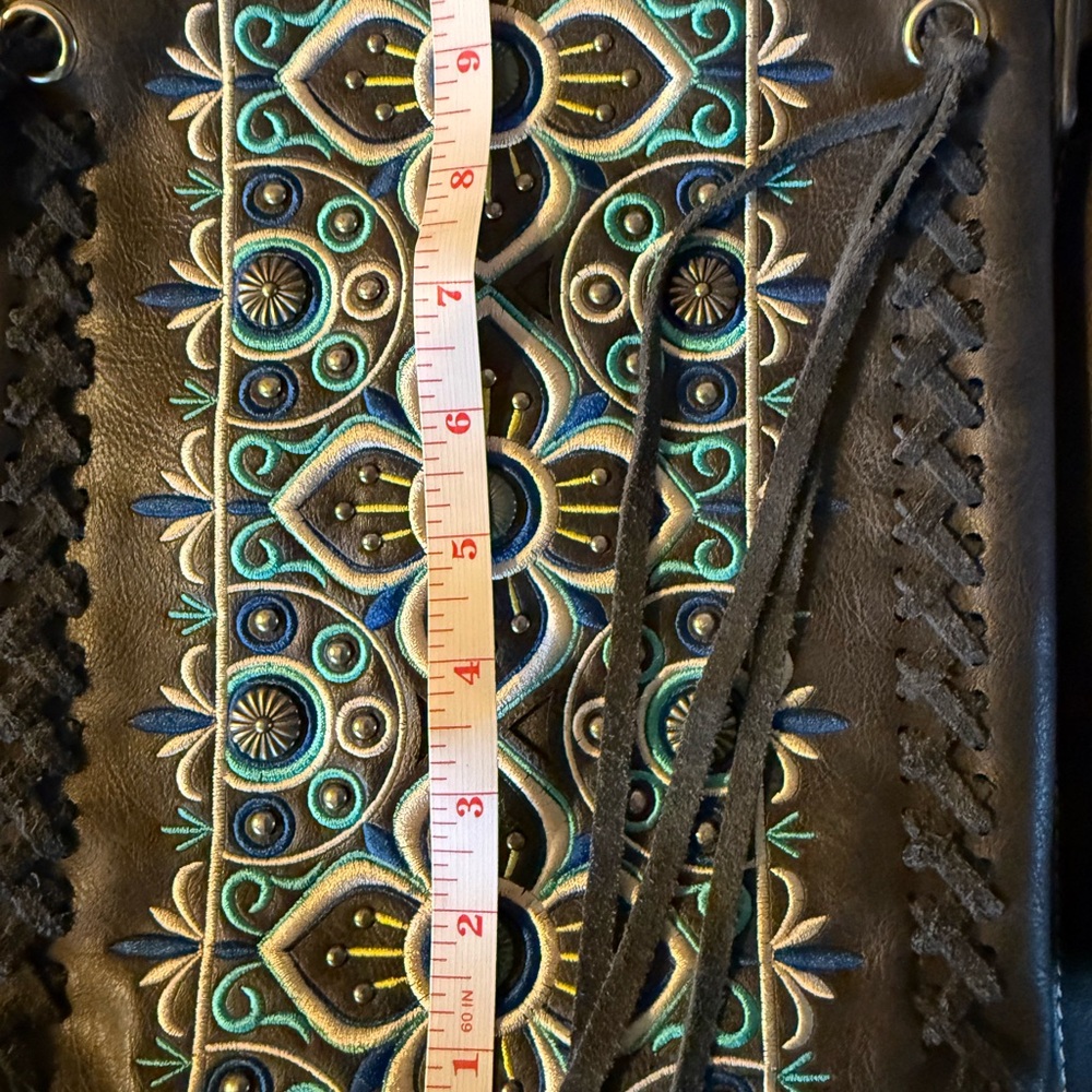P&G Hand Embroidered Leather Accent Crossbody Bag.
Beautifully made! 🥰 - Picture 8 of 10